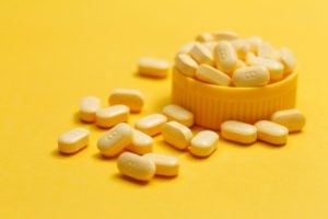 vitamin-b-tablets-on-yellow-background_1387-315